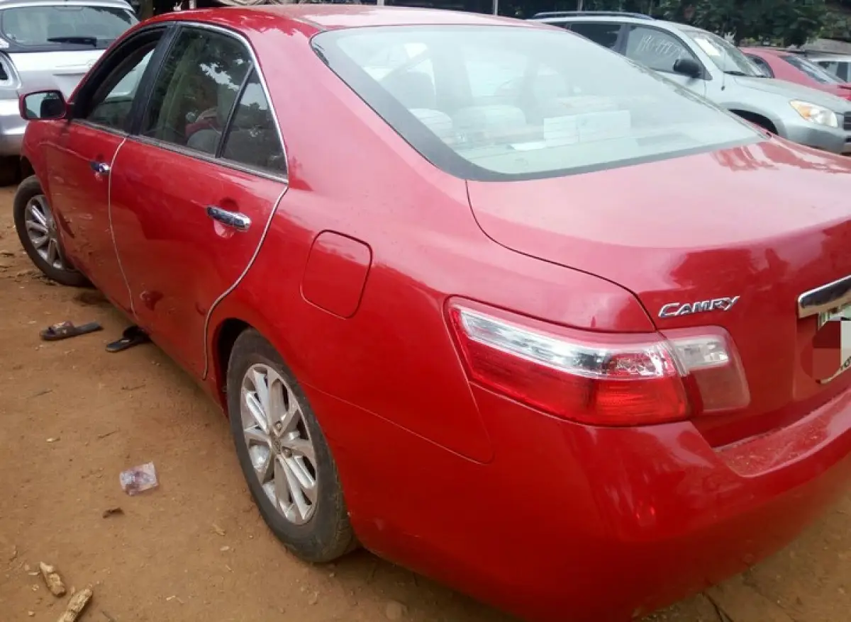 Red color Toyota Camry - Image 3