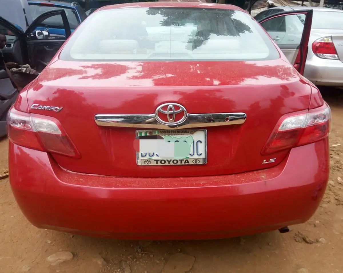 Red color Toyota Camry - Image 4