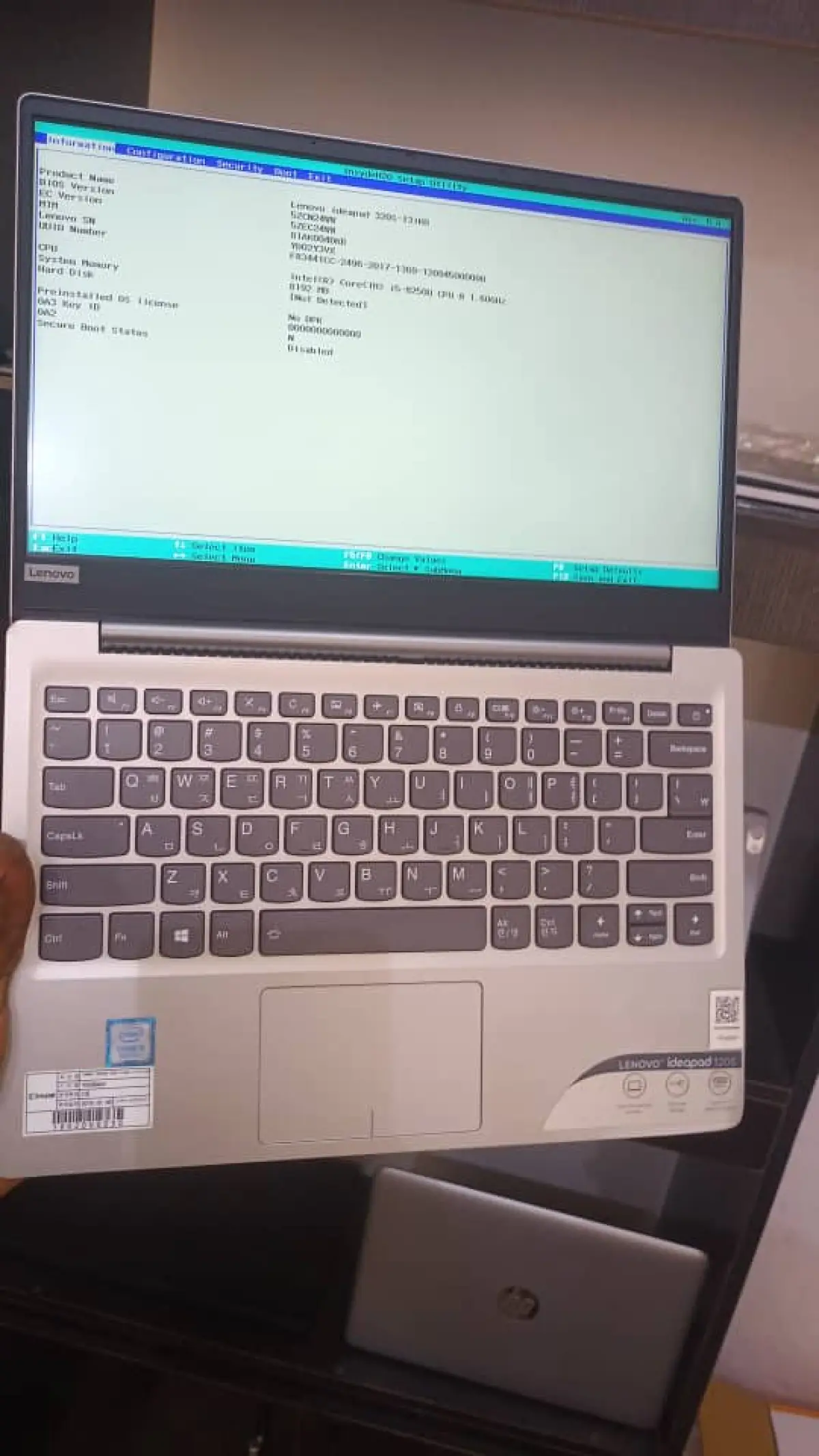 Lenovo Ideapad V320s - Image 2