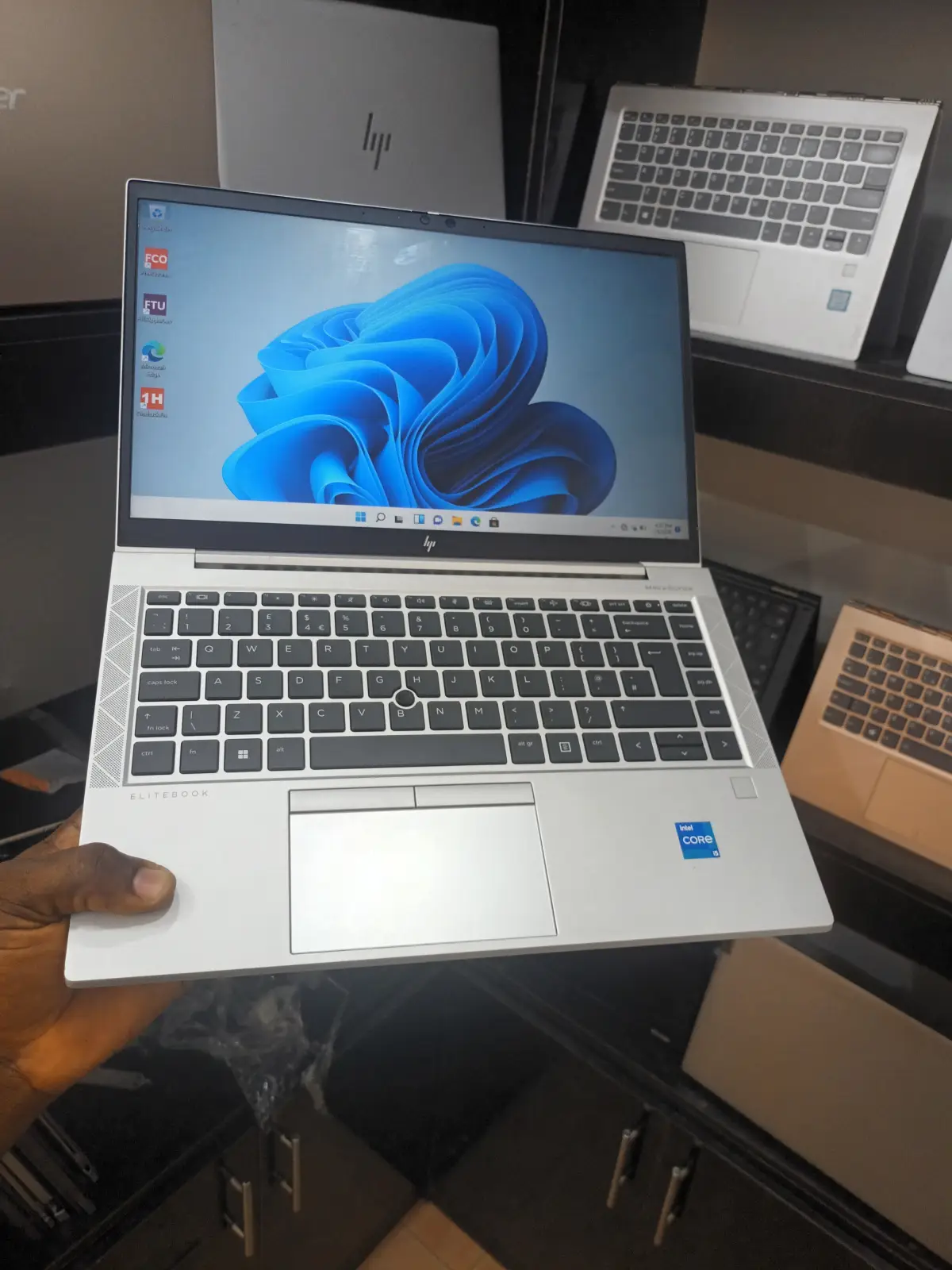 HP Elitebook 840 Aero G8 - Image 2
