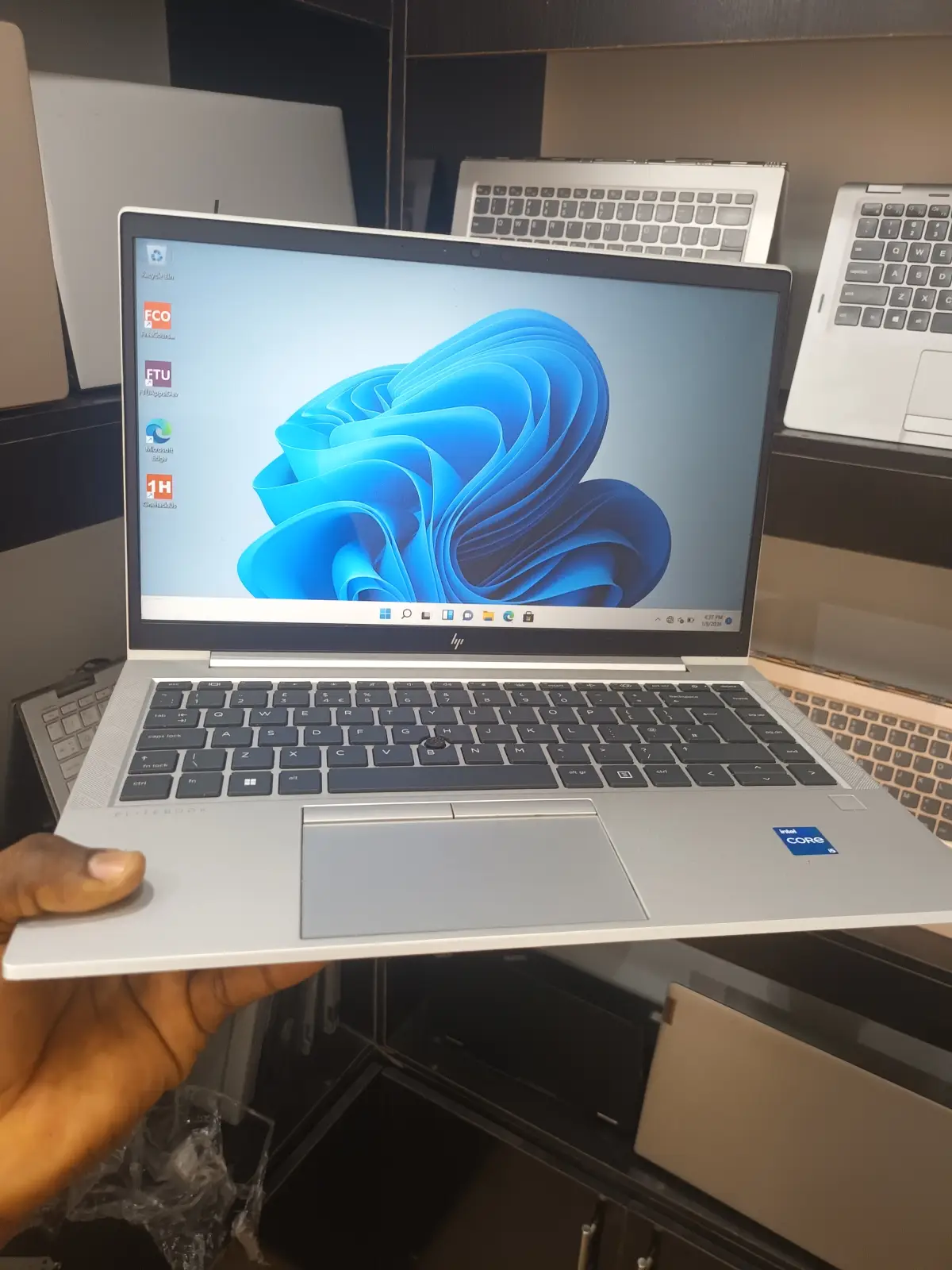 HP Elitebook 840 Aero G8 - Image 3