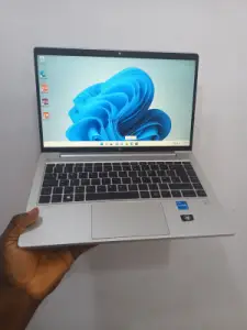 HP Elitebook 640 G9