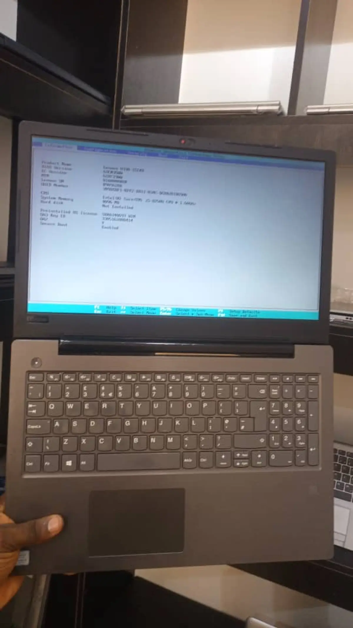 Lenovo V330 - Image 3