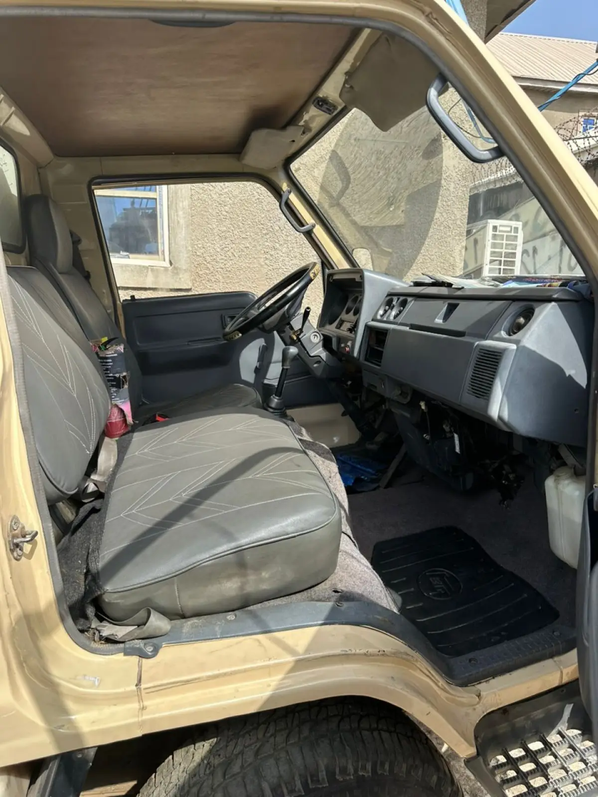 A toyota dyna 150 pick up truck - Image 4