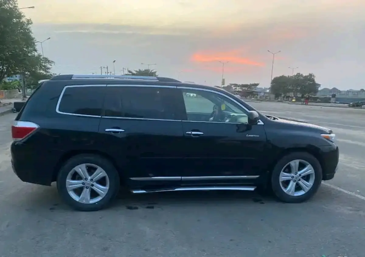 Toyota Highlander Limited version - Image 4