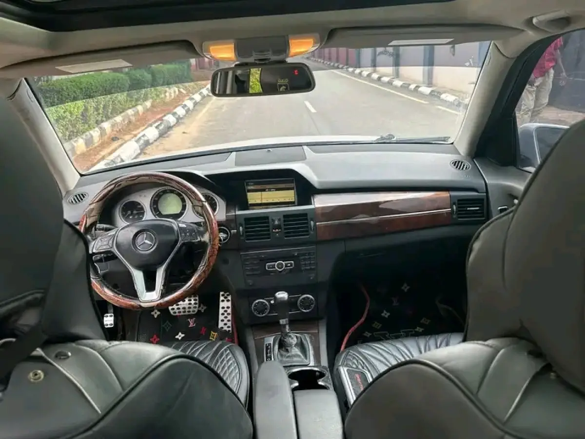 2012 Mercedes Benz GLK - Image 3