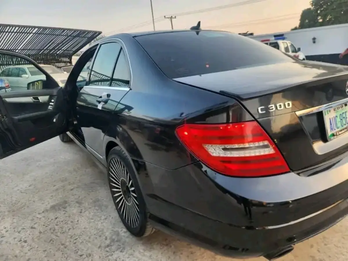 Mercedes Benz C350 - Image 4