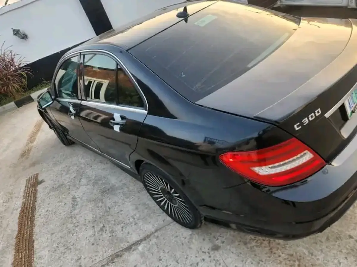 Mercedes Benz C350 - Image 5