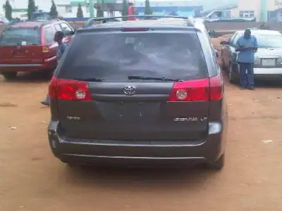 Clean Toyota Sienna 2006 for sale