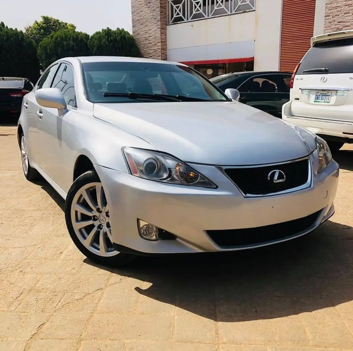 Clean lexus Is350 silver colour 2005 - Image 2