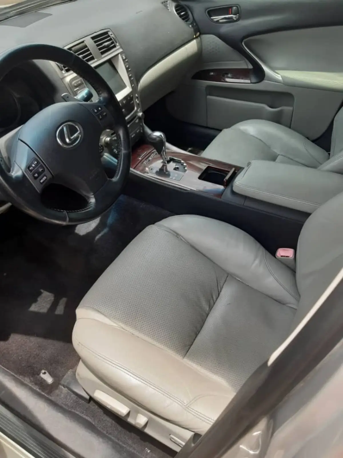 Clean lexus Is350 ash colour 2006 - Image 3