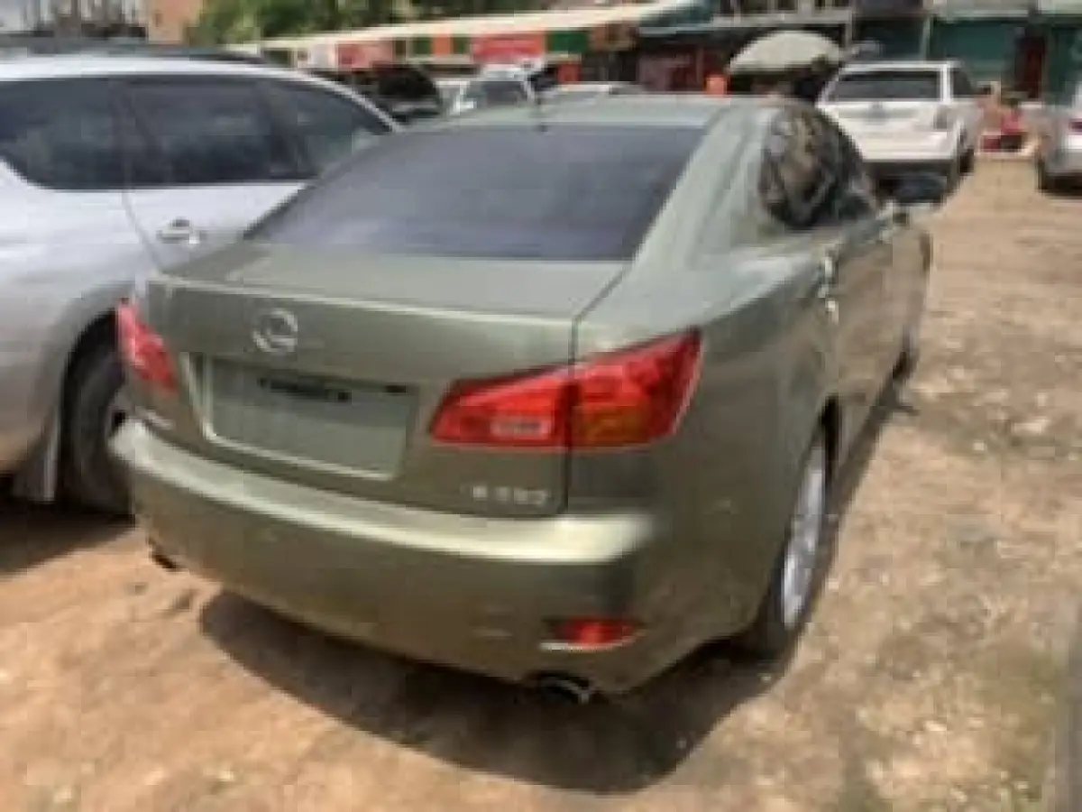 Clean lexus Is350 silver colour 2007 - Image 1