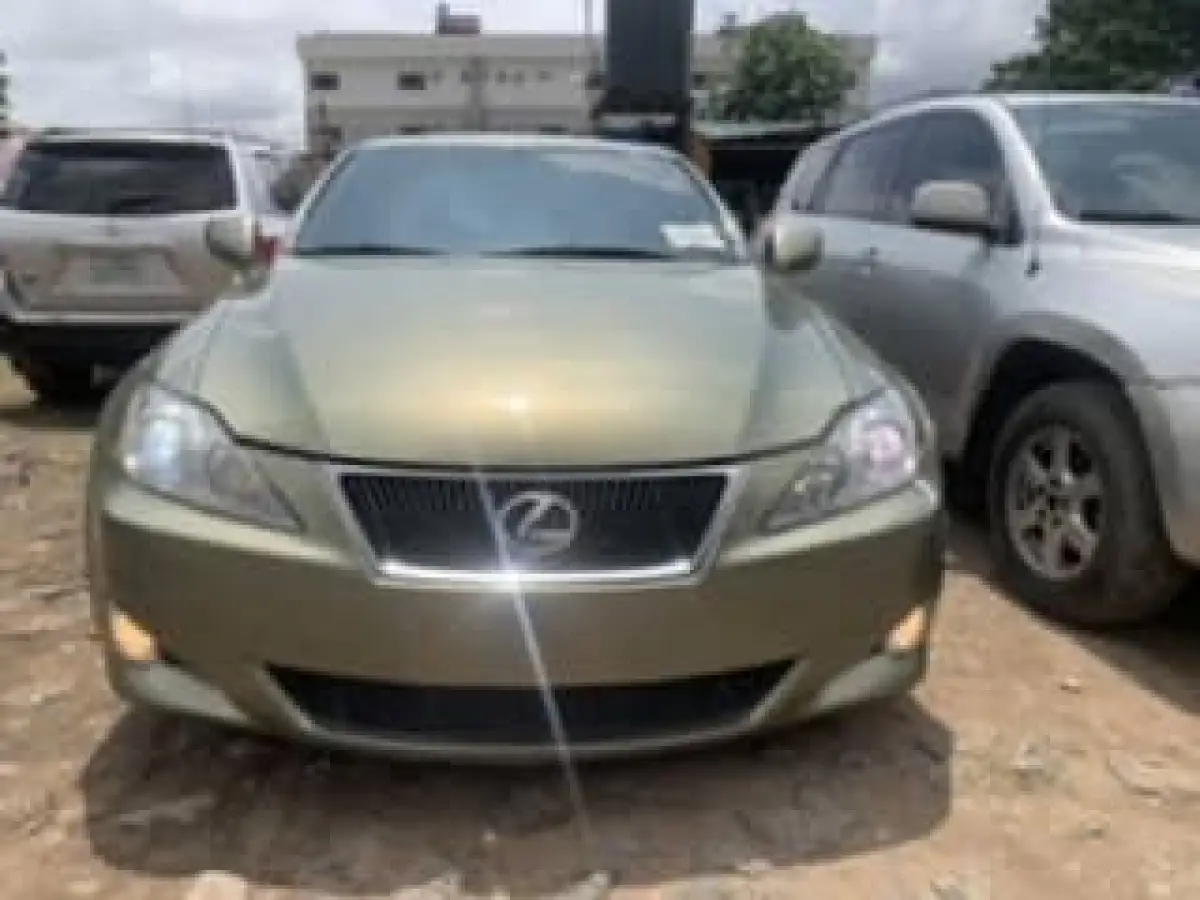 Clean lexus Is350 silver colour 2007 - Image 2