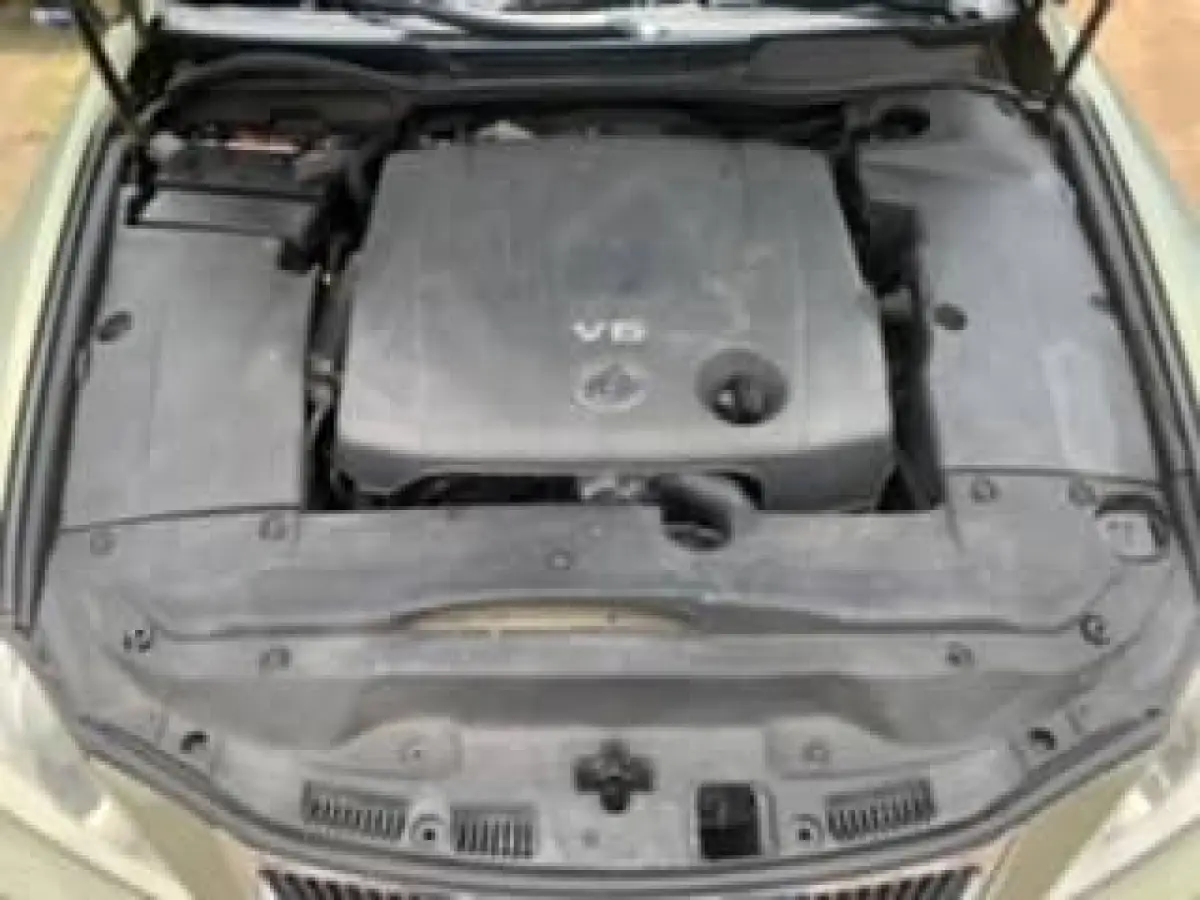 Clean lexus Is350 silver colour 2007 - Image 3