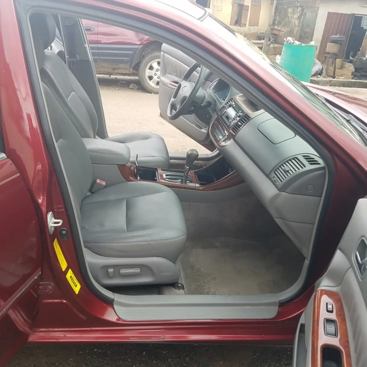 Clean Toyota Camry red color 2004 - Image 2