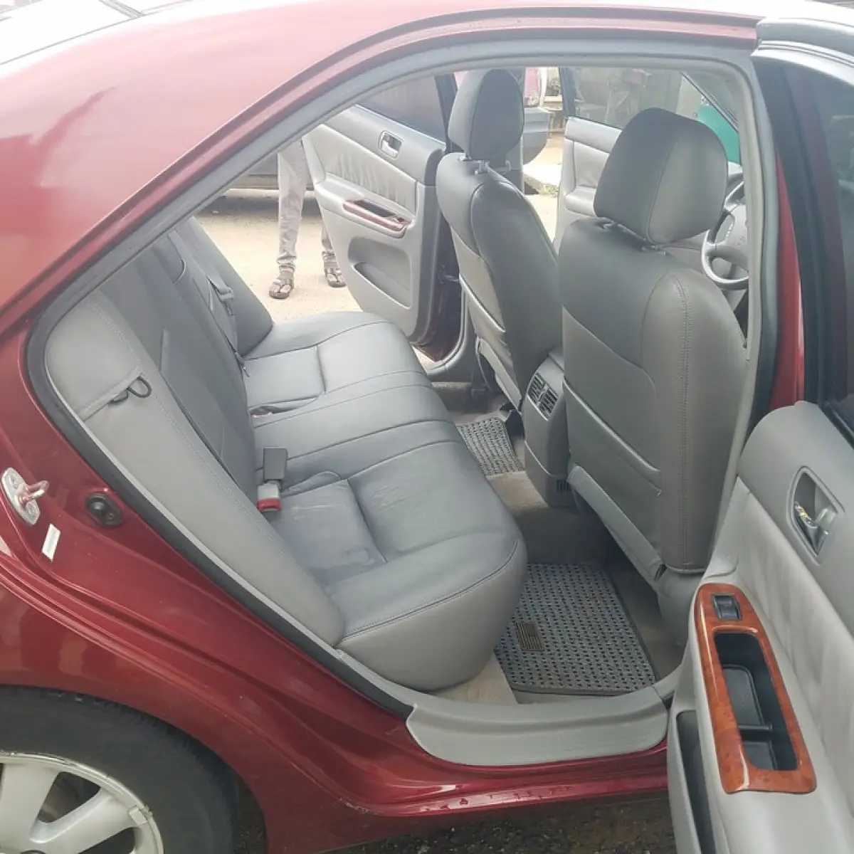 Clean Toyota Camry red color 2004 - Image 6
