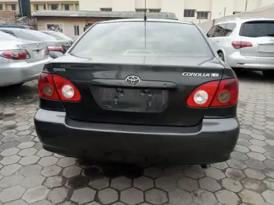 Clean Toyota corolla Le 2004 Gray