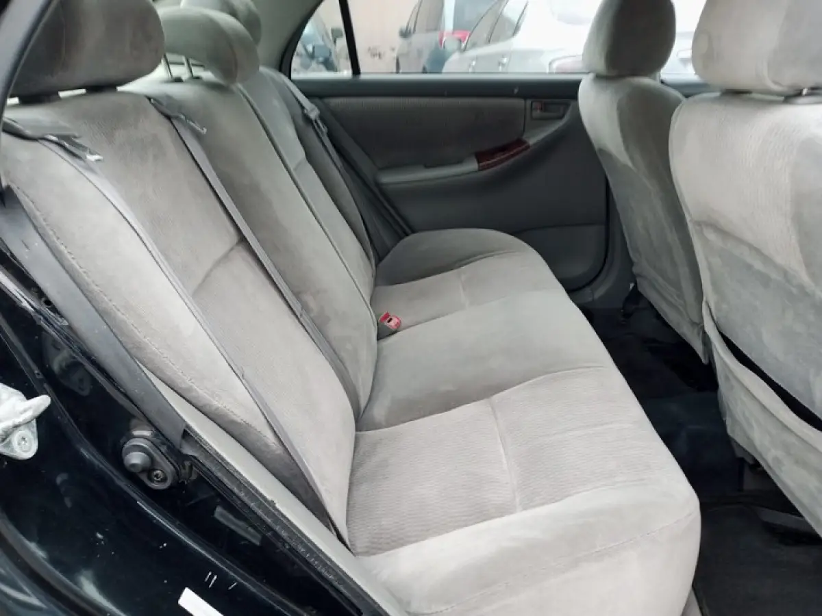 Clean Toyota corolla Le 2004 Gray - Image 6