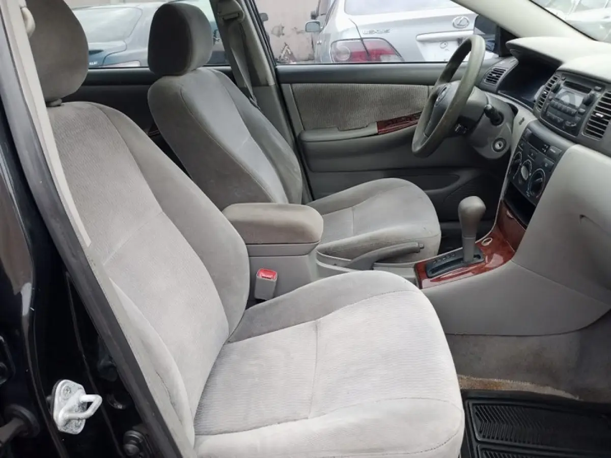 Clean Toyota corolla Le 2004 Gray - Image 7