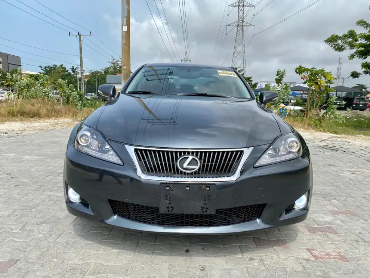 Clean lexus Is250 2006 black - Image 2