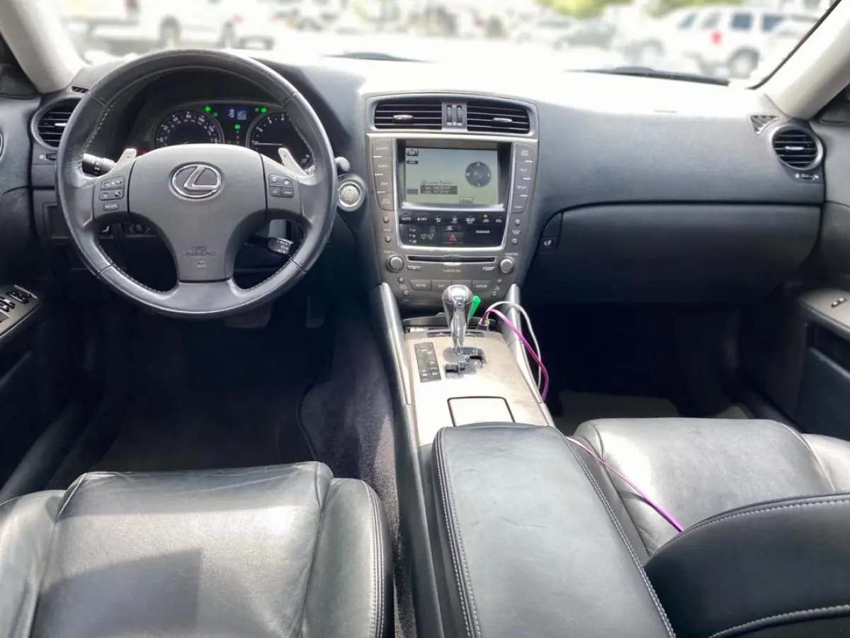 Clean lexus Is250 2006 black - Image 5