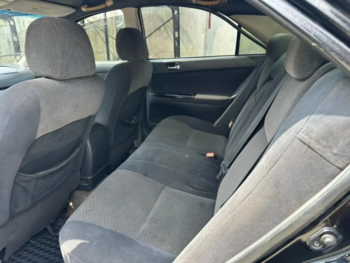 Toyota Camry Le 2004 - Image 3