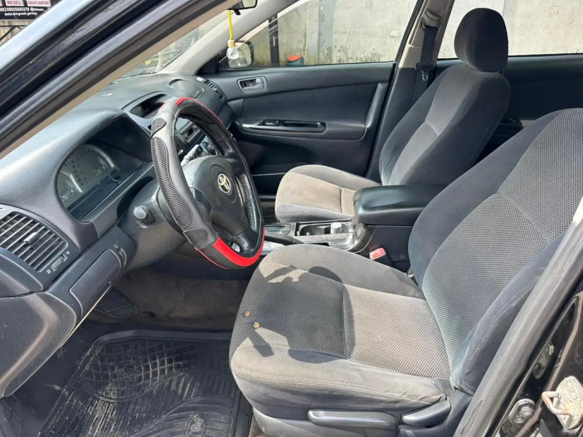 Toyota Camry Le 2004 - Image 4
