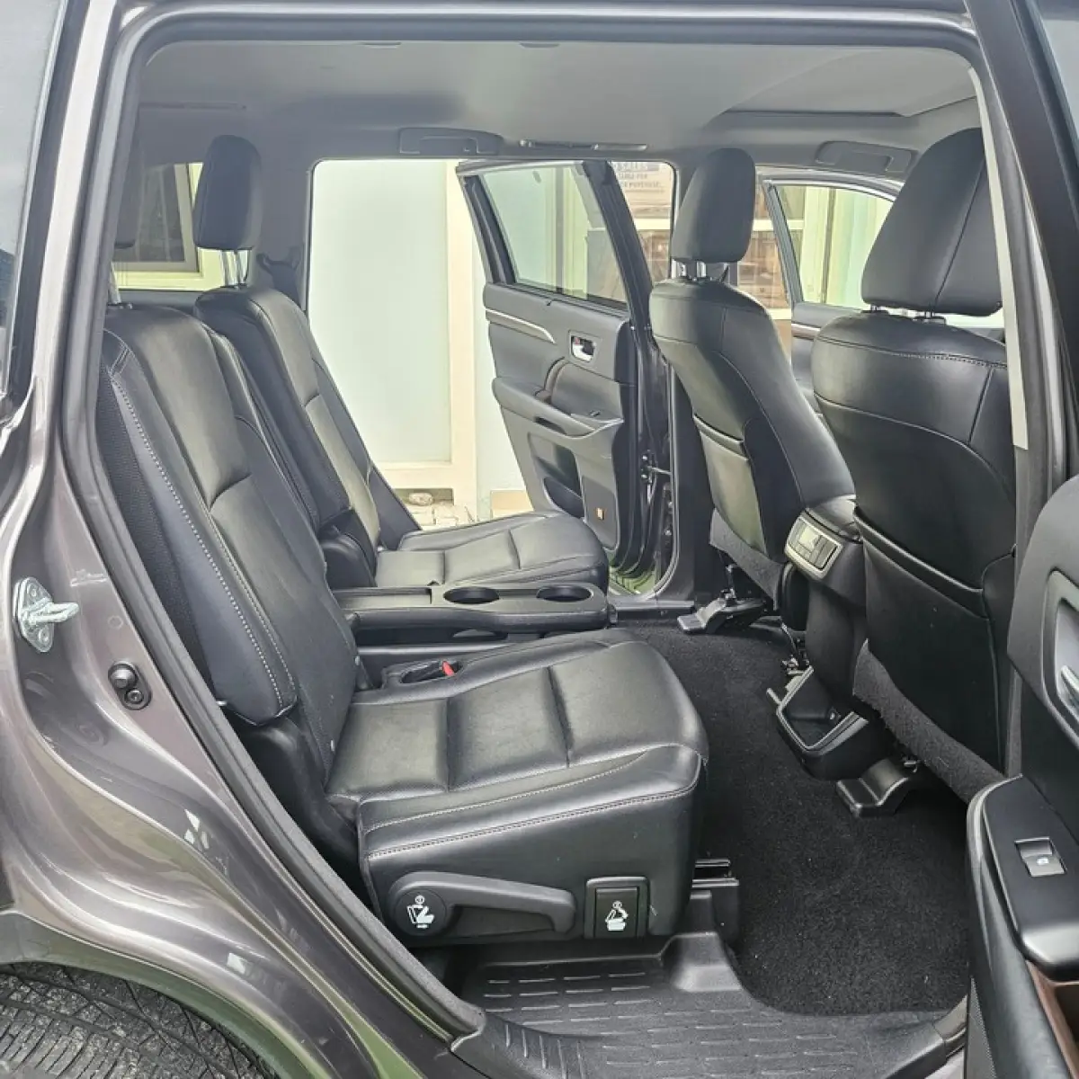 2015 Model Toyota Highlander Limited - Image 3