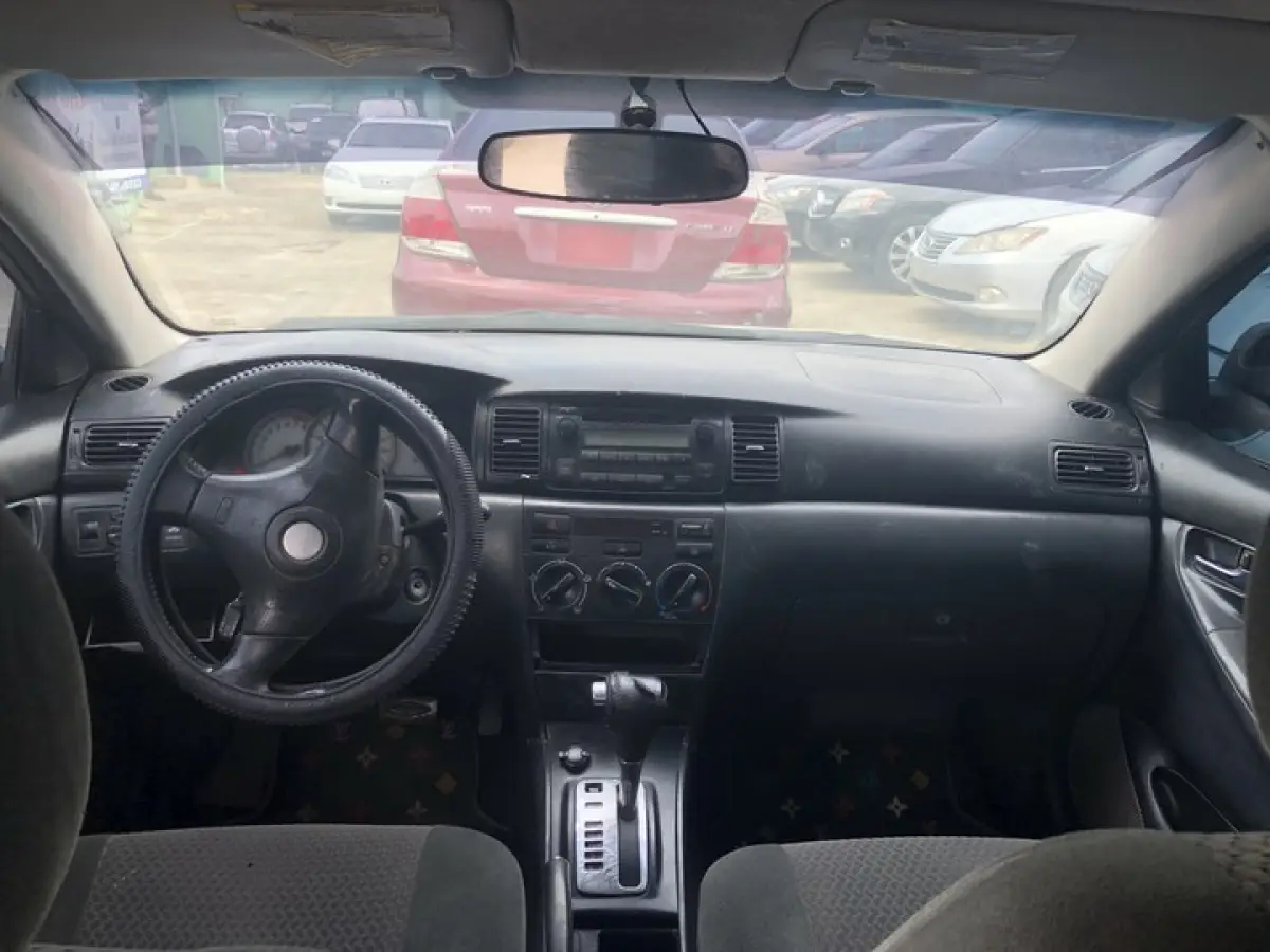 Clean Toyota Corolla 2004 gold for sale - Image 7