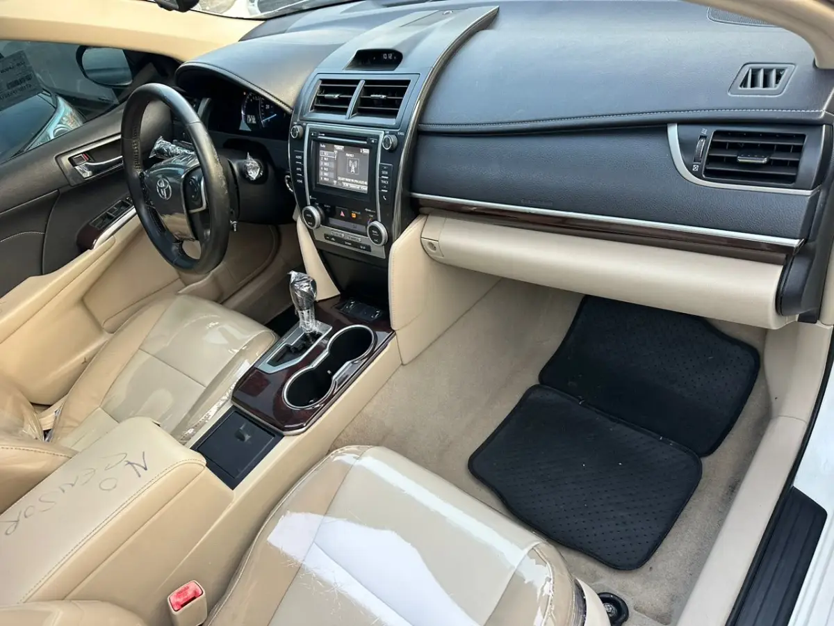 2014 Model Toyota Camry Xle - Image 2