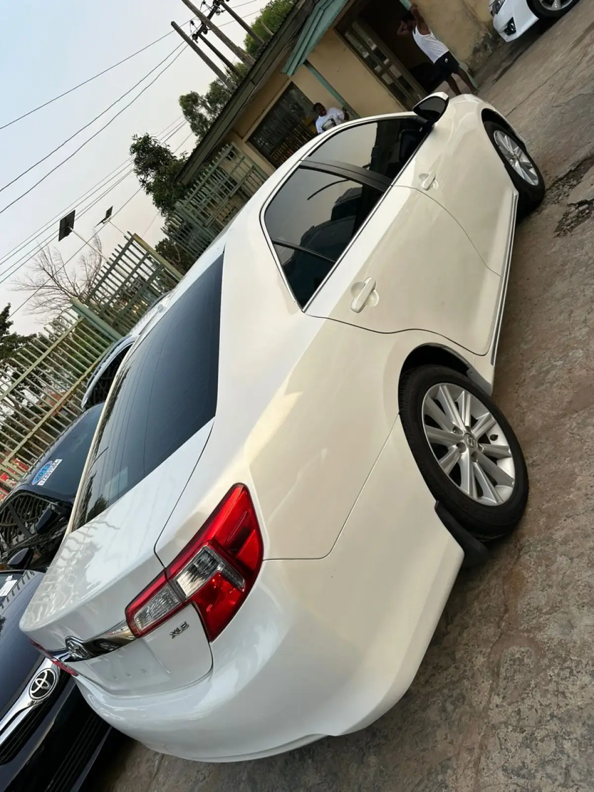 2014 Model Toyota Camry Xle - Image 4