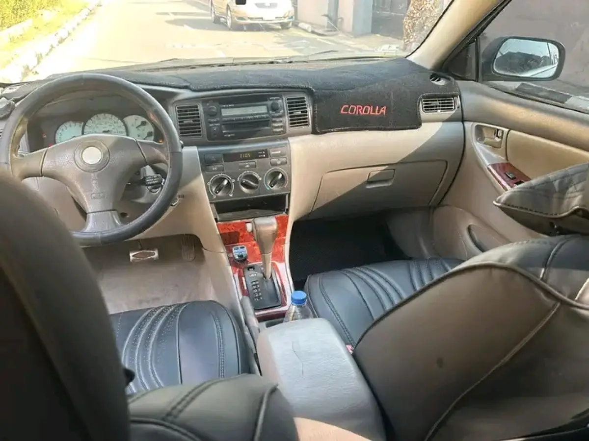 2004 Toyota Corolla - Image 8