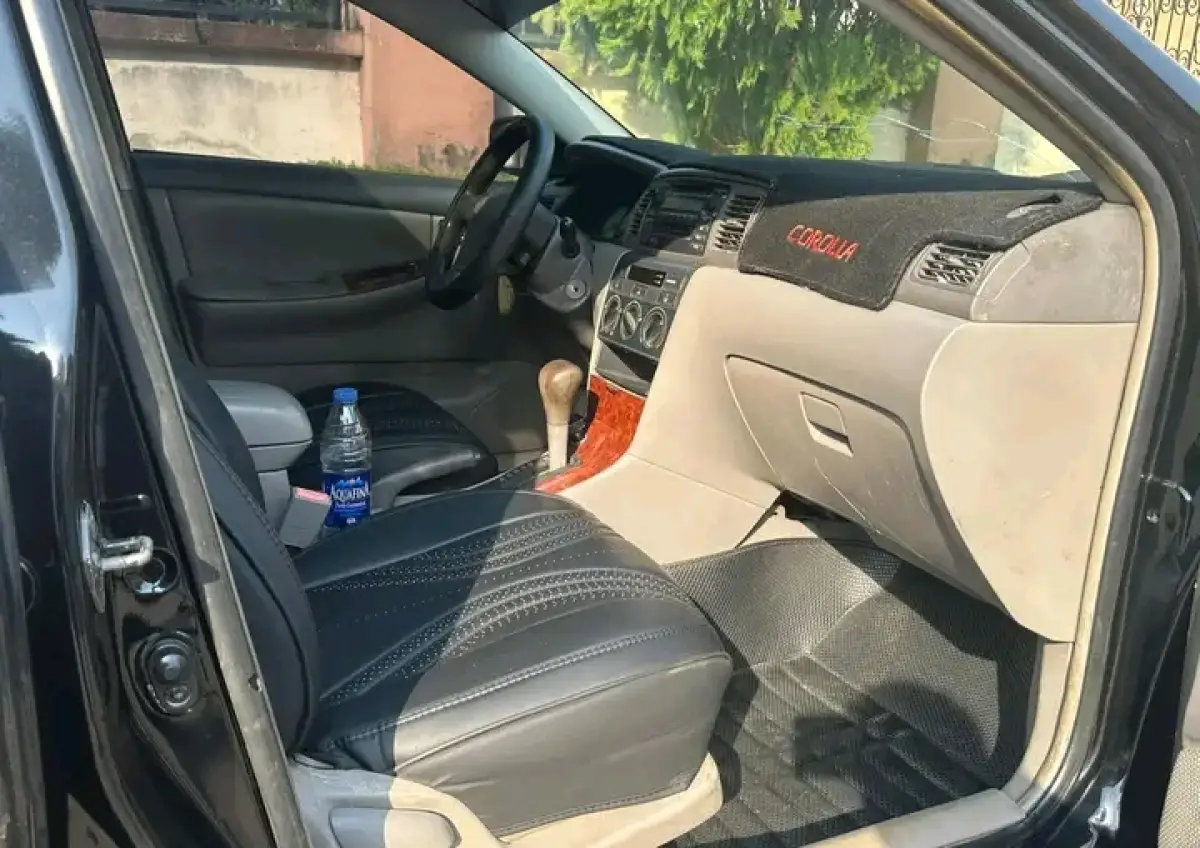 2004 Toyota Corolla - Image 9