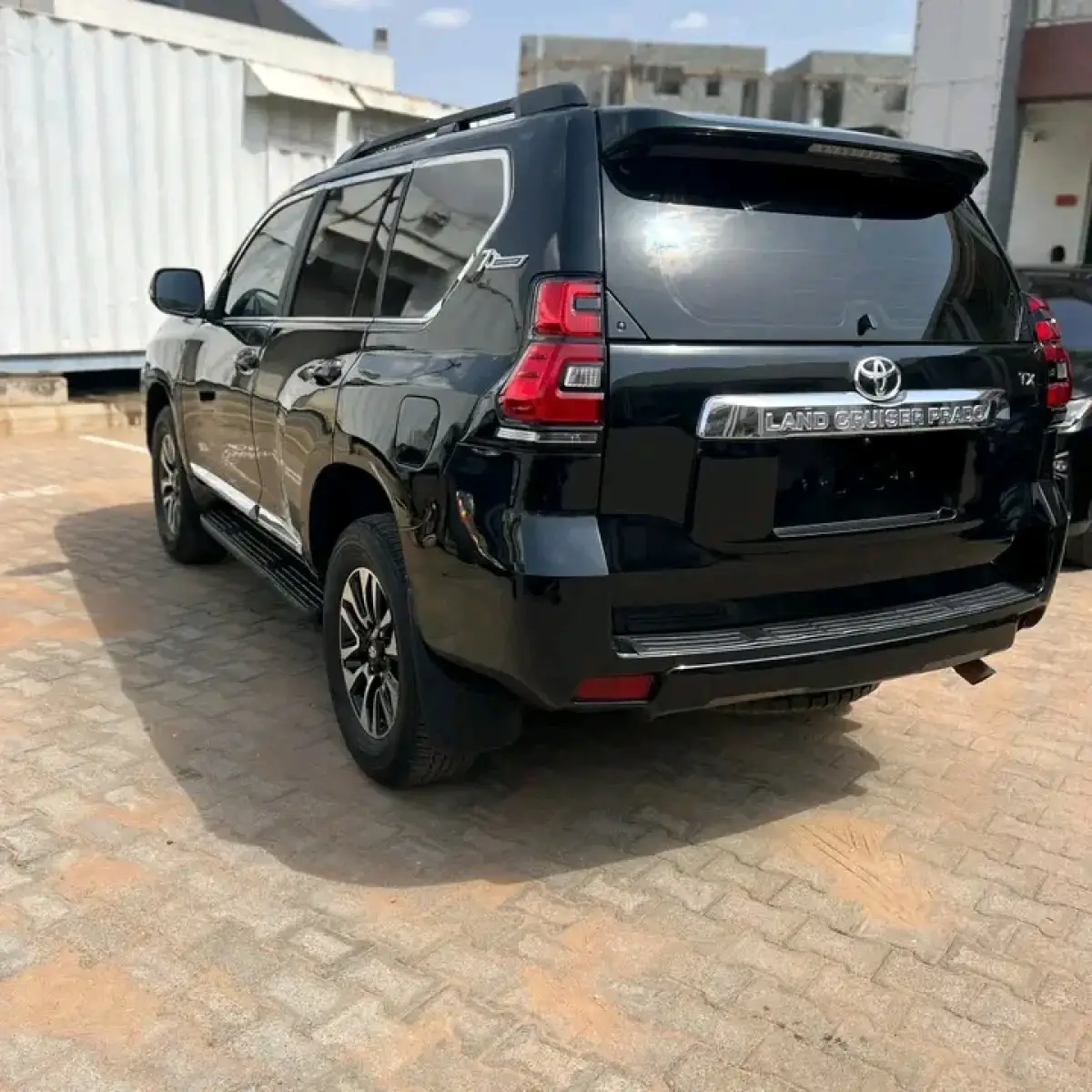 Toyota Land Cruiser Prado - Image 3