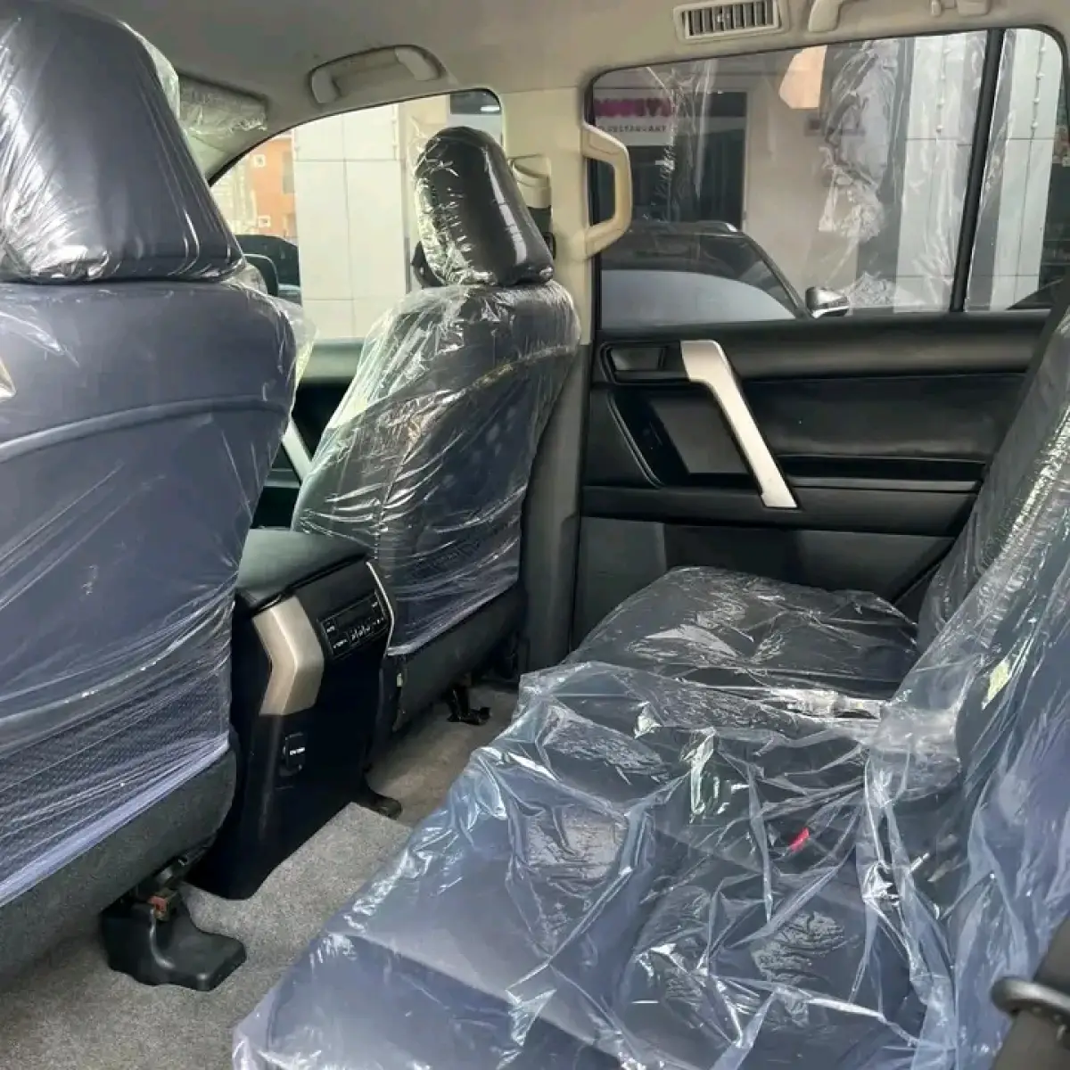 Toyota Land Cruiser Prado - Image 5