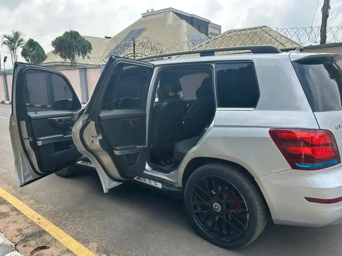 Mercedes Benz GLK 350 - Image 9