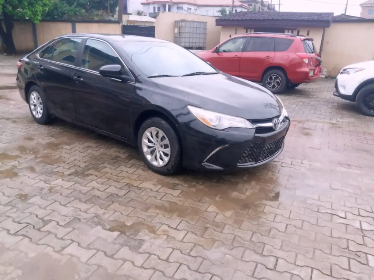 TOKS TOYOTA CAMRY LE 2017 MODEL - Image 2