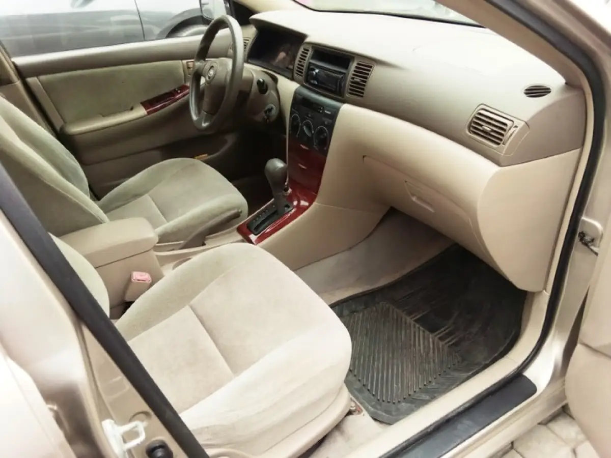 Toyota Corolla for sale call 2004 - Image 4