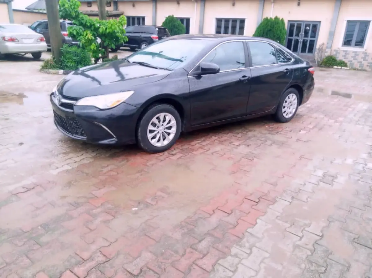 TOKS TOYOTA CAMRY LE 2017 MODEL - Image 3
