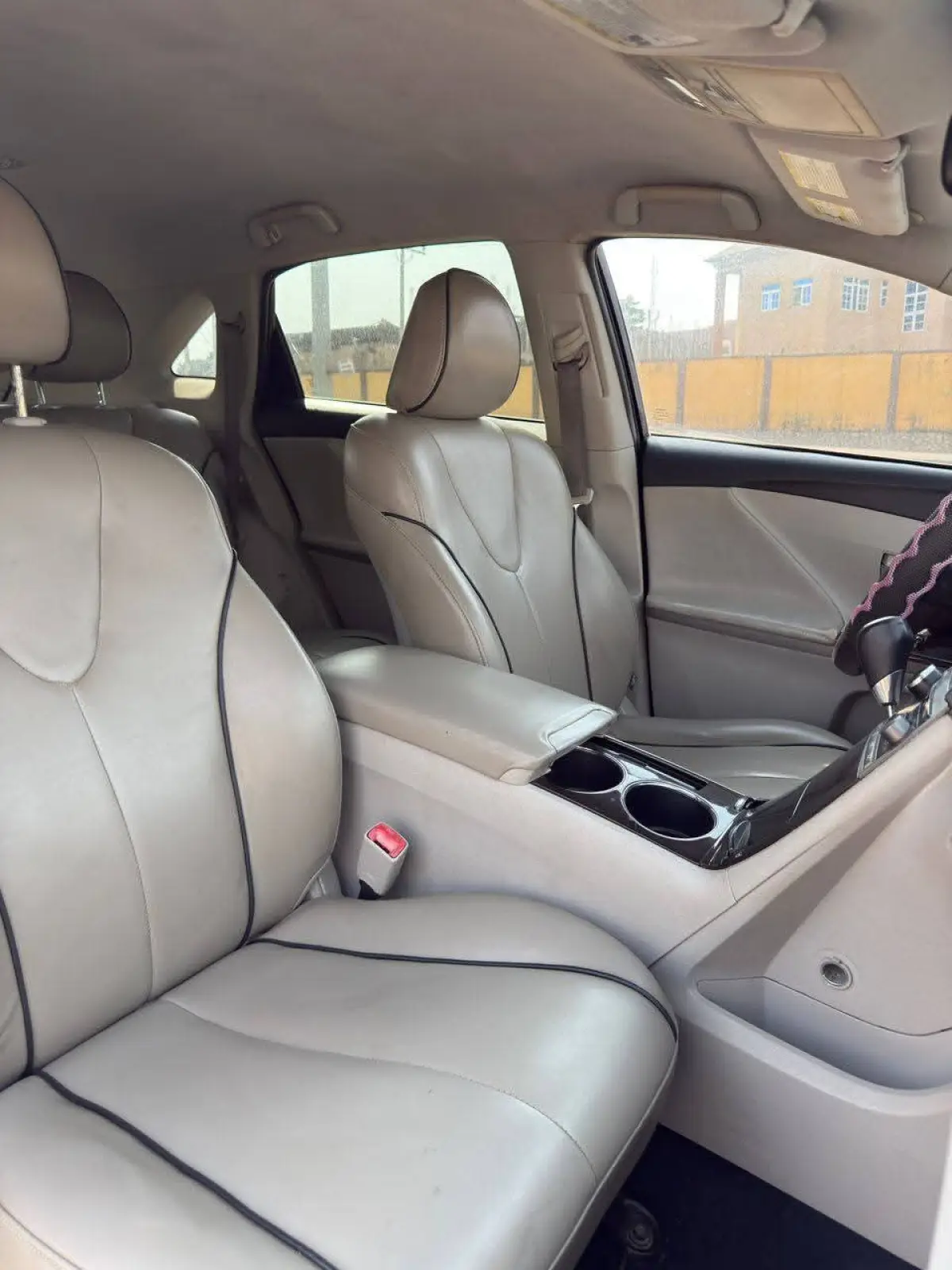 Foreign Toyota venza - Image 4