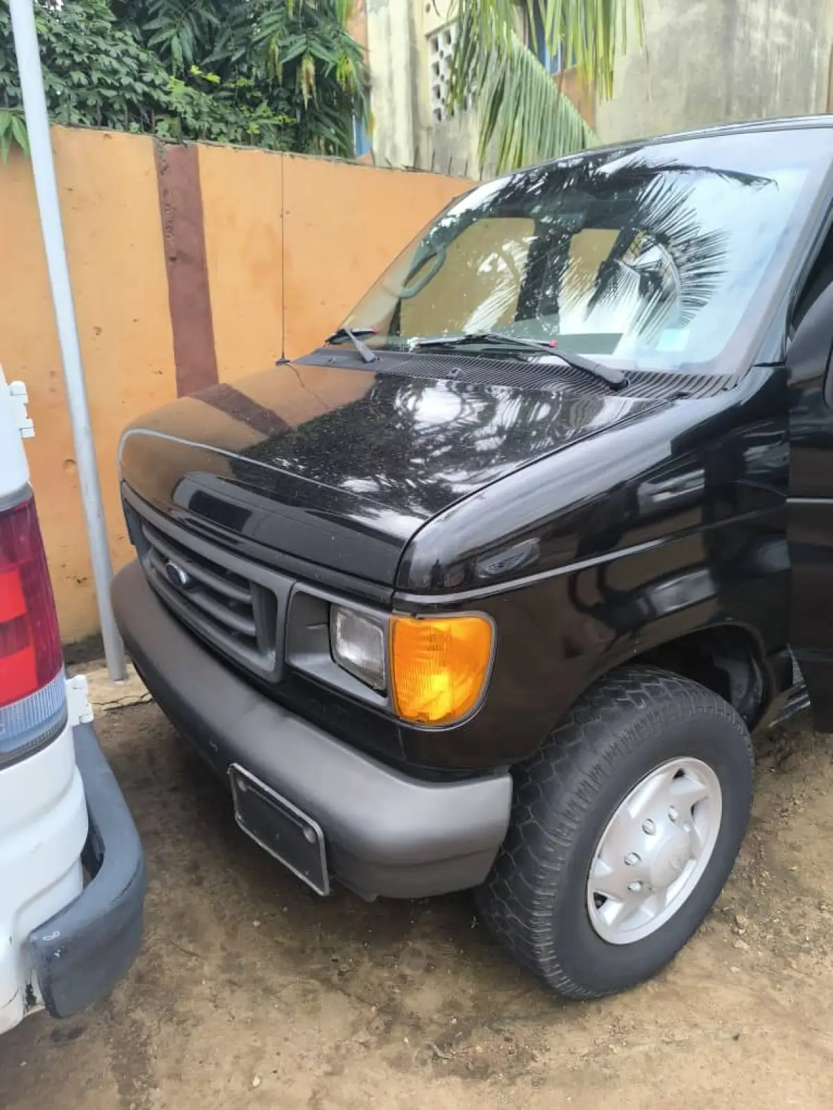 TOKS FORD ECONOLINE E-250 2005 MODEL - Image 1