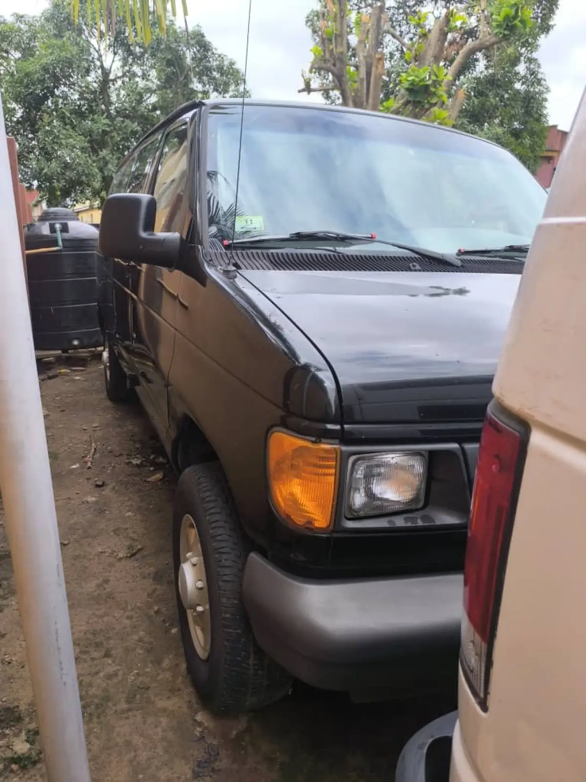 TOKS FORD ECONOLINE E-250 2005 MODEL - Image 2