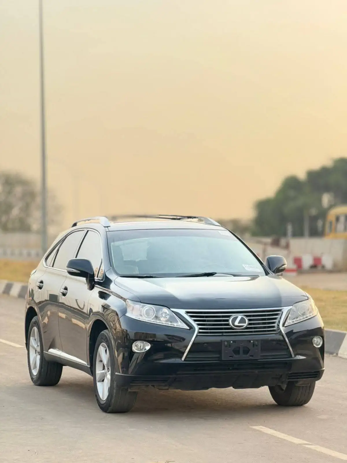 Foreign used Lexus Rx 350 - Image 2