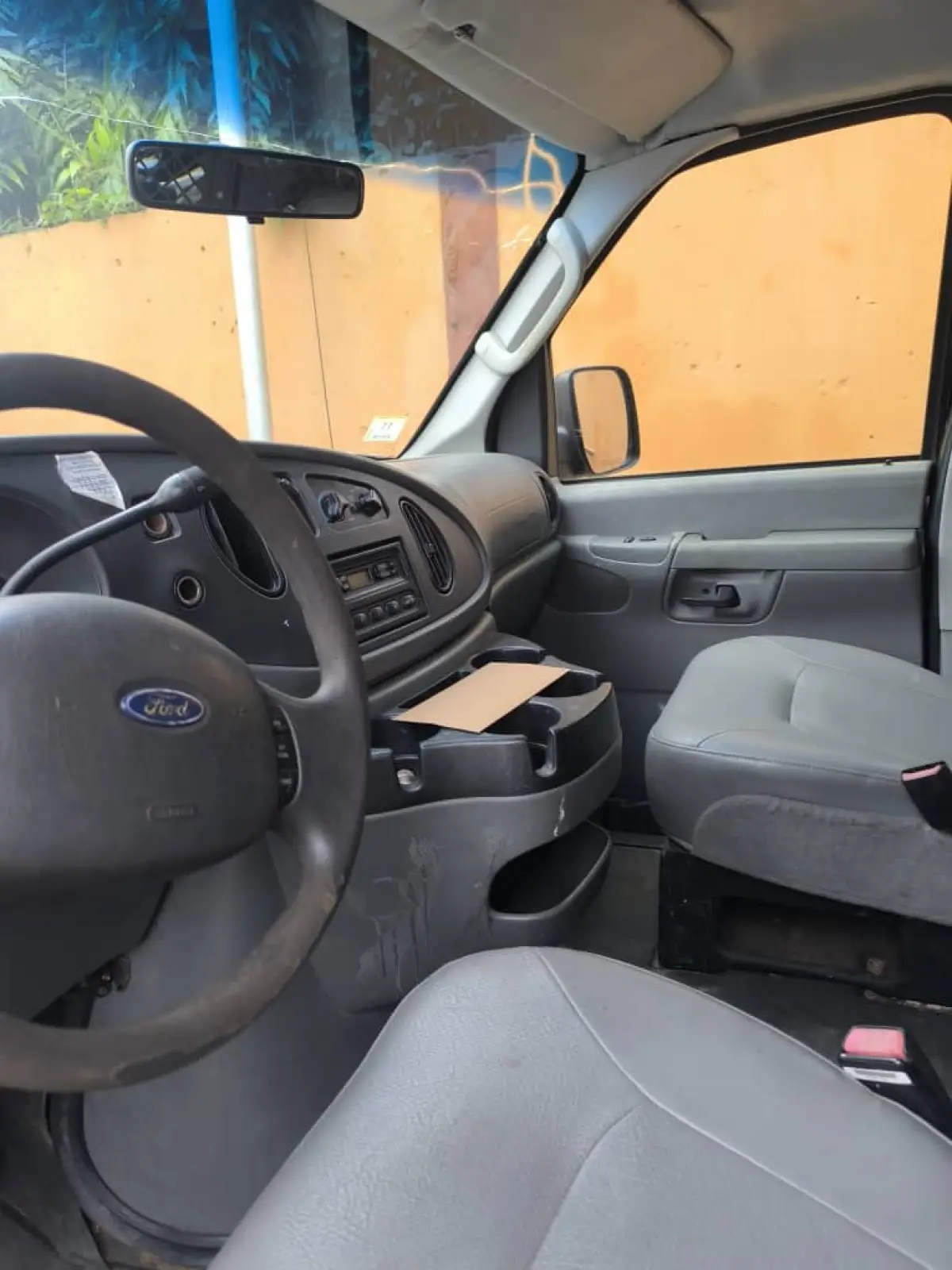 TOKS FORD ECONOLINE E-250 2005 MODEL - Image 5