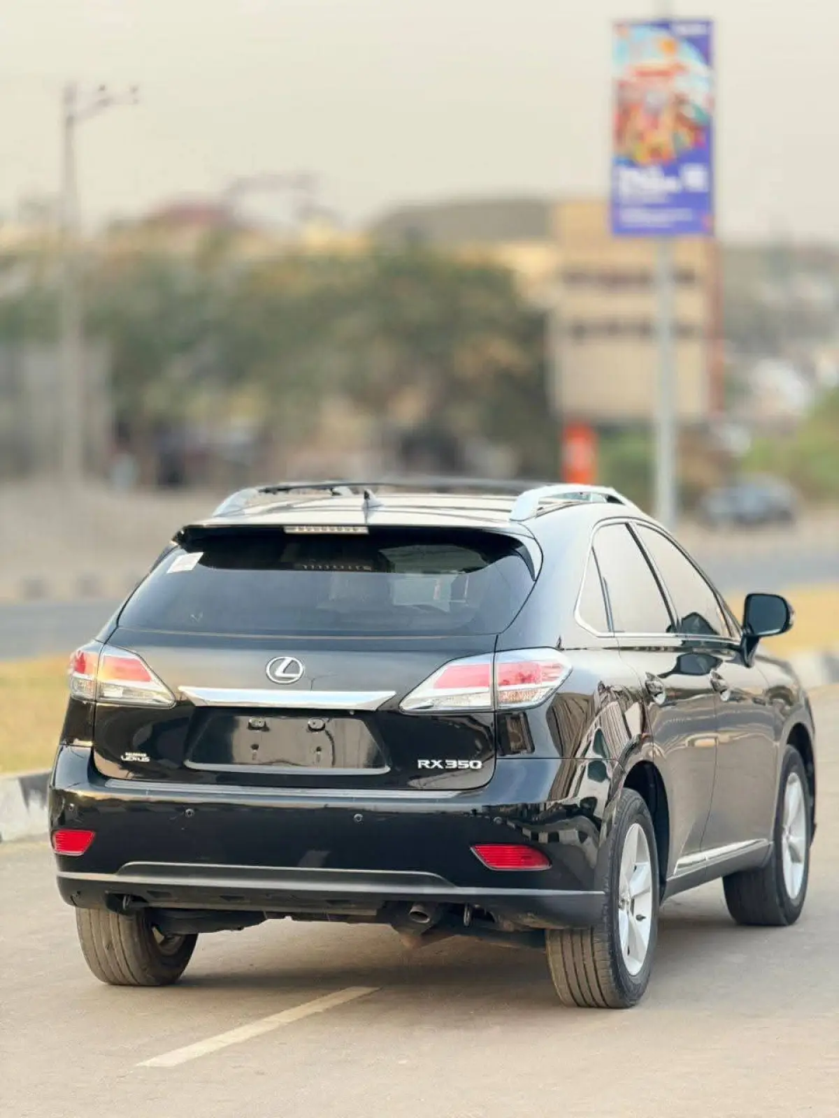 Foreign used Lexus Rx 350 - Image 8