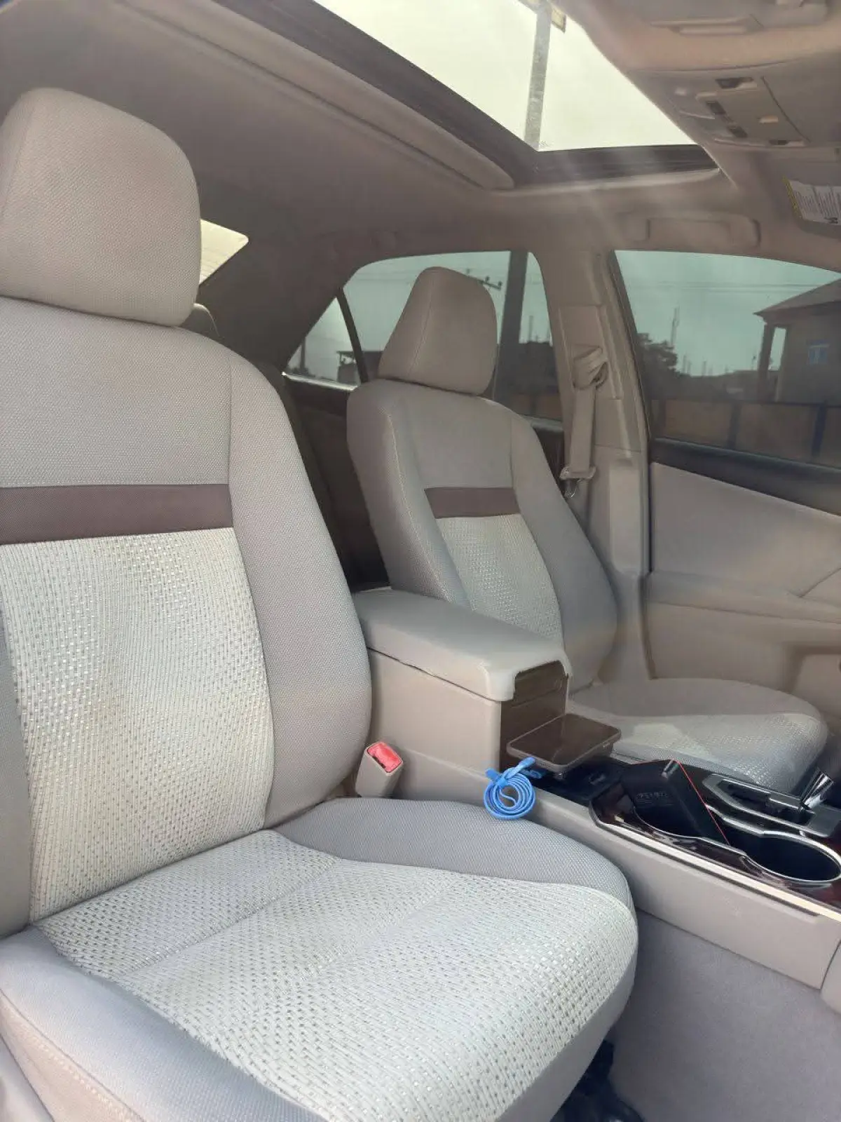 Foreign used Toyota Camry XLE - Image 5