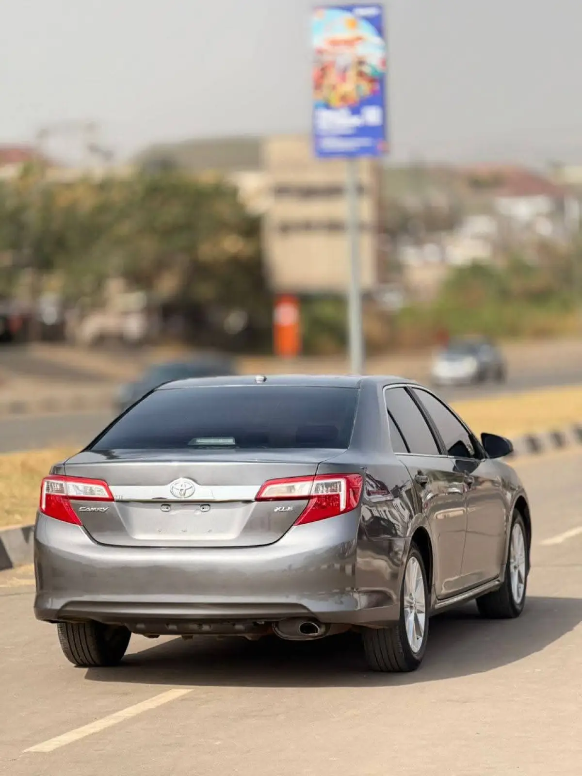 Foreign used Toyota Camry XLE - Image 6