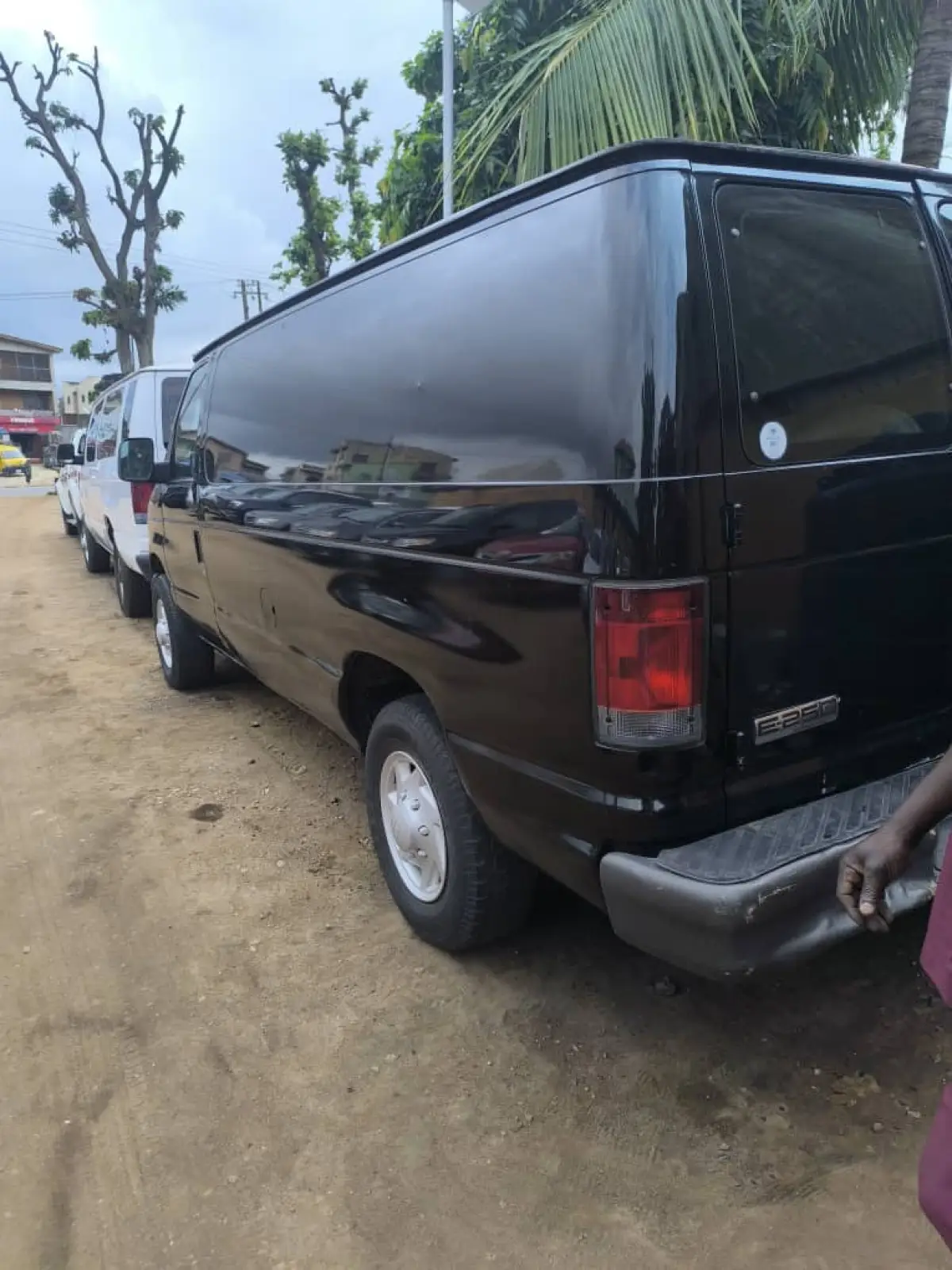 TOKS FORD ECONOLINE E-250 2005 MODEL - Image 7