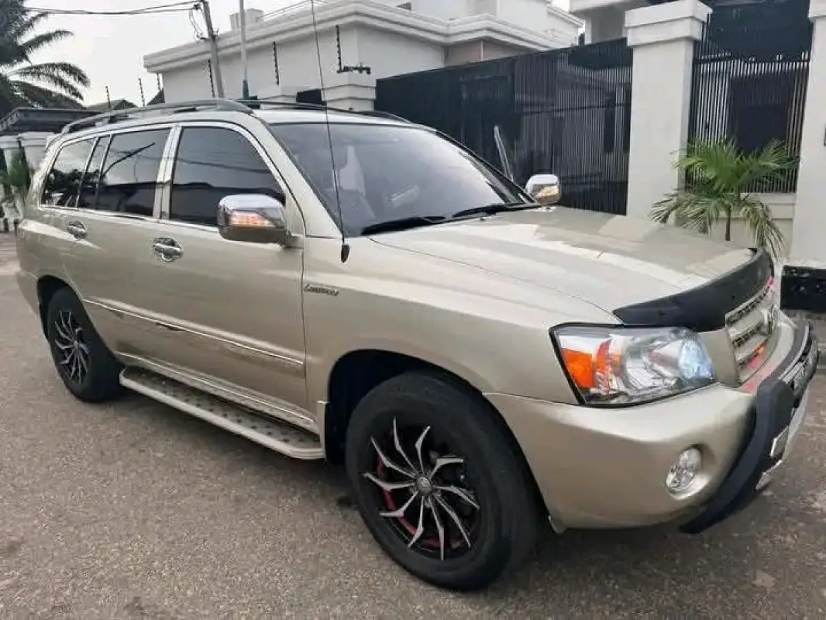 2005 Toyota Highlander Grey - Image 2