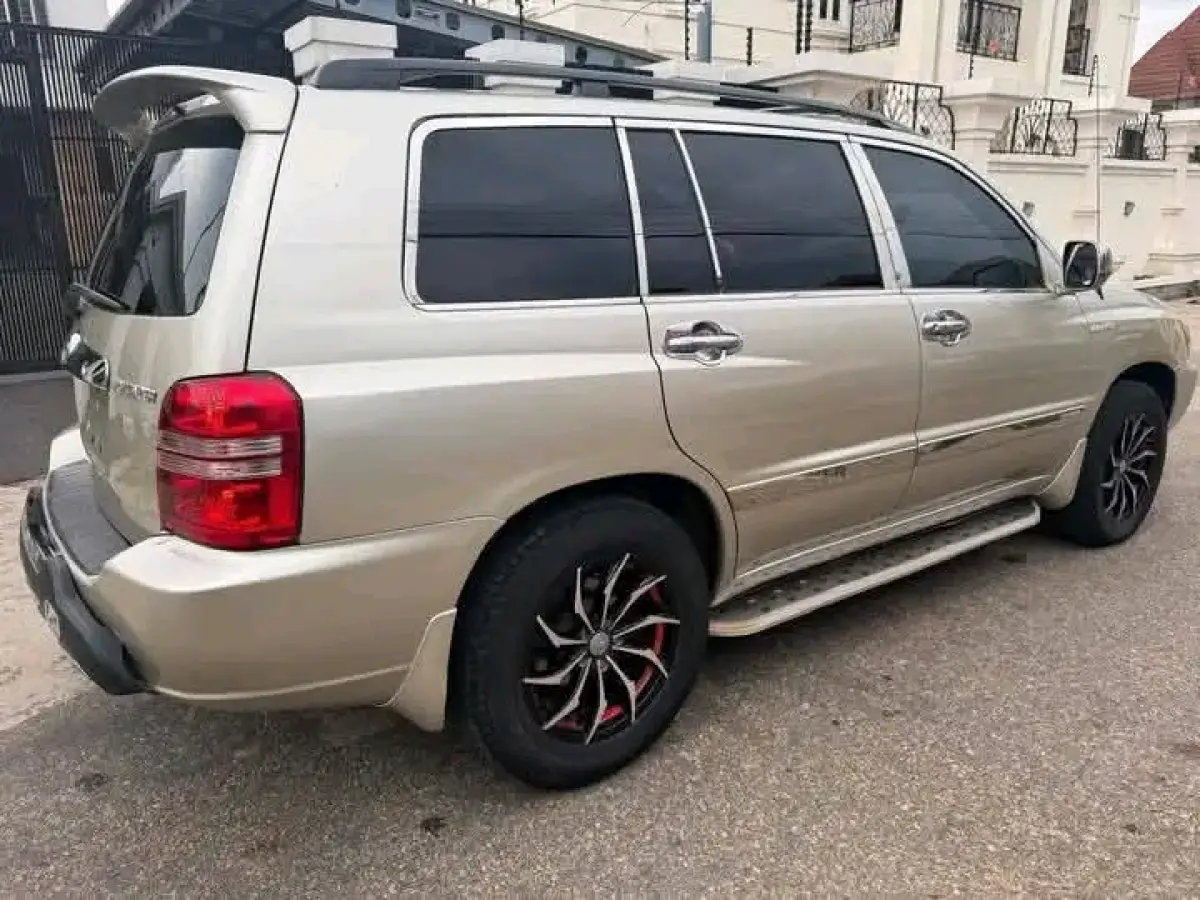 2005 Toyota Highlander Grey - Image 5